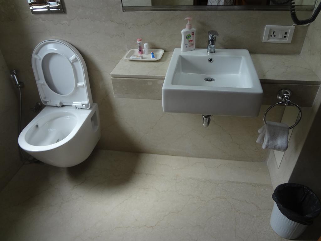 Astoria Hotel Mumbai Dış mekan fotoğraf